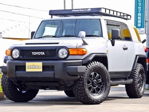 新入庫情報📣FJクルーザー カラー PKG 人気カラー セメントグレー ルーフラック baja